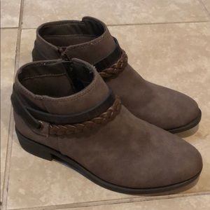 Nine West boots never been worn
